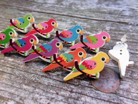 Preview: Papageien Knopf Ohrstecker Button weiß bunt